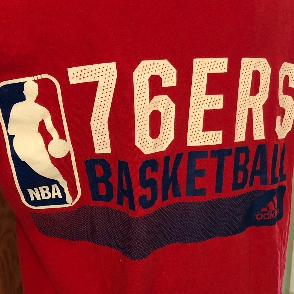 Philadelphia 76ers Basketball Short-sleeve T-shirt Red Small